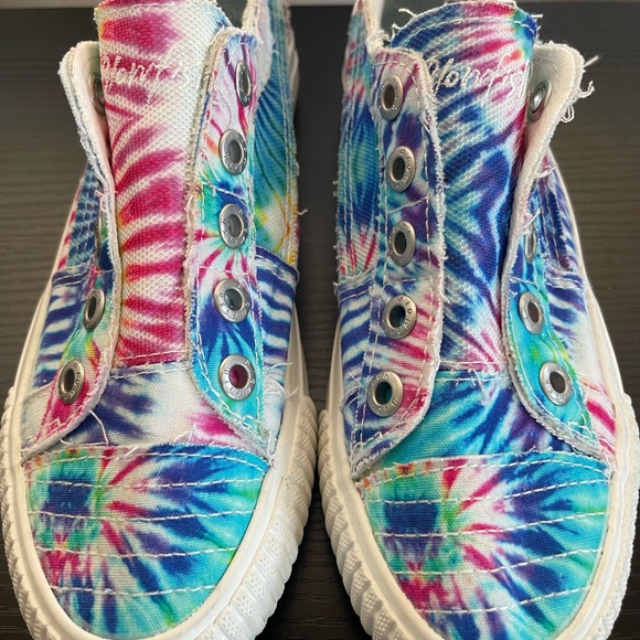 Blowfish Slip on canvas shoes size 7 women’s Multicolored Tie Dye EUC - Picture 1 of 7